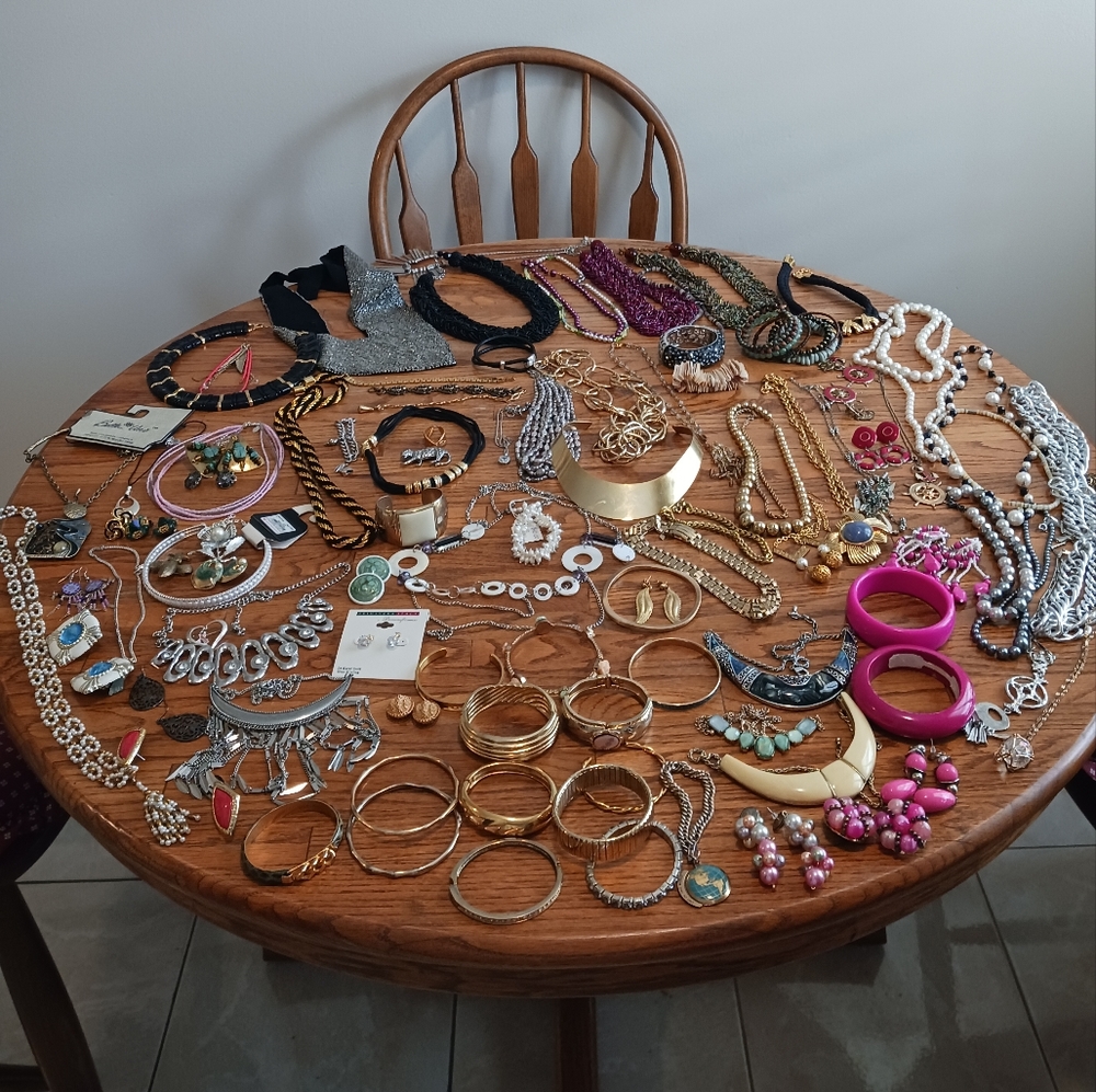 5 PCS EUC VINTAGE JEWELRY MYSTERY BUNDLE
